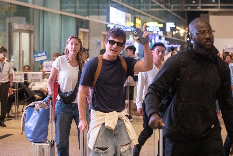 Dàn “xe Chủ tịch” VinFast VF 9 đưa đón siêu sao Charlie Puth có gì đặc biệt?