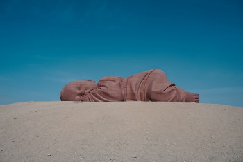 Đại Địa Chi Tử - Bức tượng sinh động giữa sa mạc Gobi hoang vắng