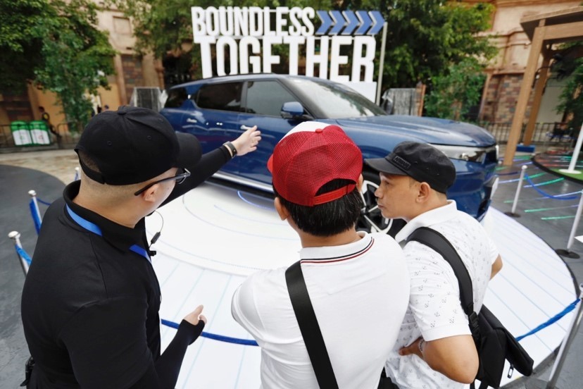 “Miền đất hội hè” VinWonders Nha Trang náo nhiệt chờ Charlie Puth biểu diễn