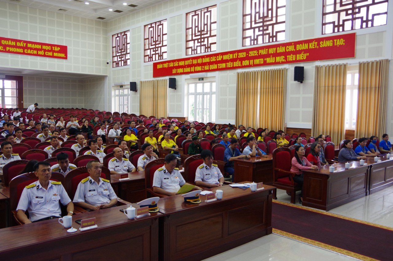 Quang cảnh chương trình gặp mặt, giao lưu 