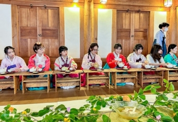 Sinh viên Việt Nam trải nghiệm văn hóa “xứ sở kim chi”