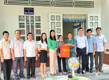 Sóc Trăng: Trao nhà tình nghĩa cho gia đình liệt sĩ