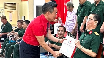 Thăm hỏi, tặng quà tri ân người có công nhân ngày Thương binh - Liệt sĩ tại Phú Thọ