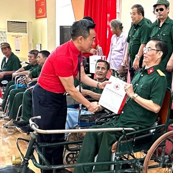 Thăm hỏi, tặng quà tri ân người có công nhân ngày Thương binh - Liệt sĩ tại Phú Thọ