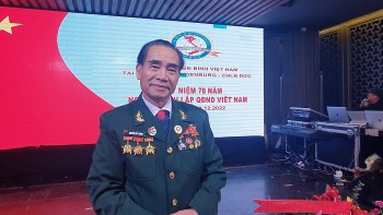 kieu bao nguyen huy thang va 34 lan vuot nua vong trai dat tim mo liet si