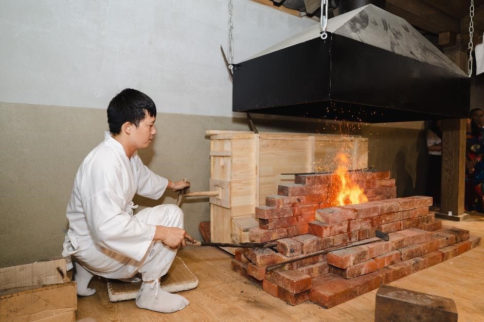 Khu vực rèn kiếm là điểm đến đầu tiên trong hành trình,