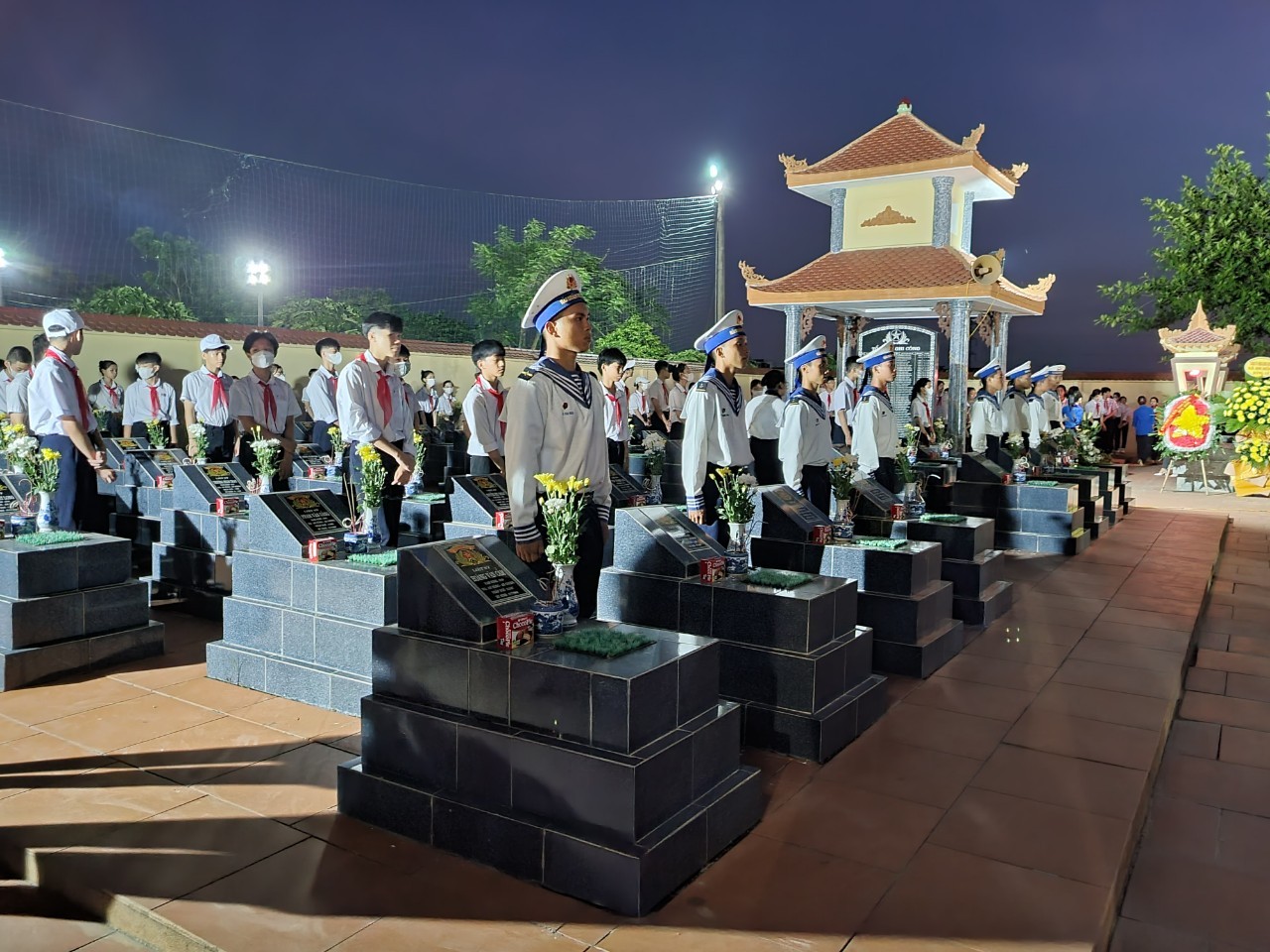Lễ thắp nến tri ân nhân kỷ niệm 76 năm Ngày Thương binh-Liệt sĩ
