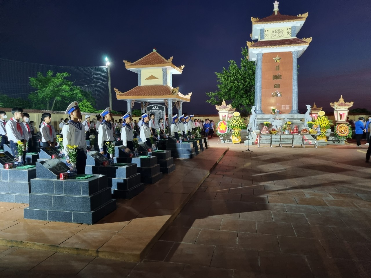 Lễ thắp nến tri ân nhân kỷ niệm 76 năm Ngày Thương binh-Liệt sĩ