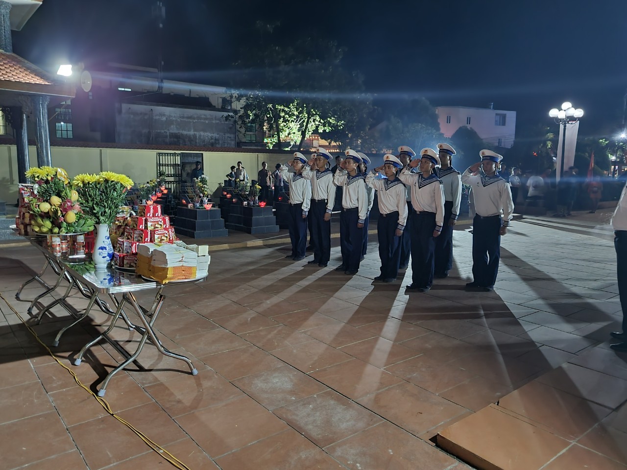 Lễ thắp nến tri ân nhân kỷ niệm 76 năm Ngày Thương binh-Liệt sĩ