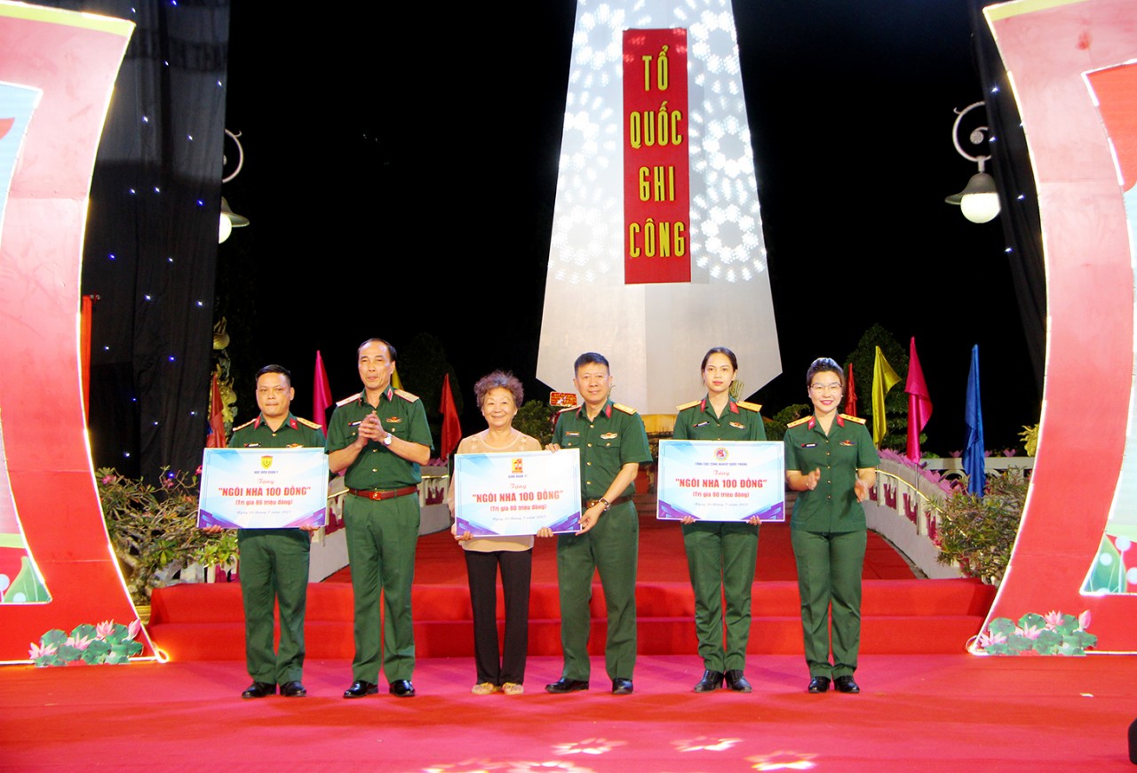 Cần Thơ thắp hơn 5.200 ngọn nến tri ân các Anh hùng liệt sĩ