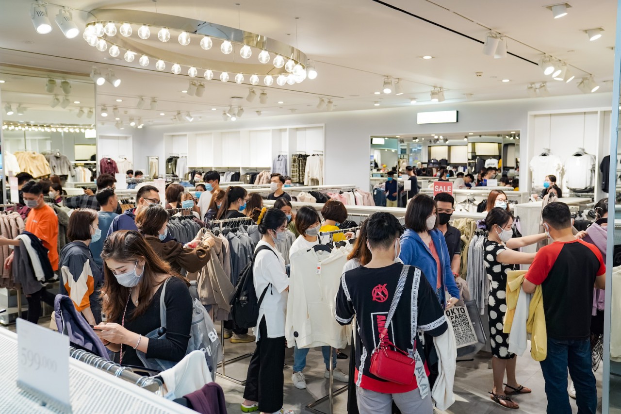 Quy tụ gần 200 thương hiệu hàng đầu trong nước và quốc tế, Vincom Mega Mall Royal City từ lâu đã trở thành trung tâm mua sắm hàng đầu tại Thủ đô.