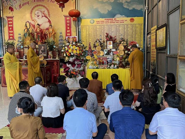 Nghệ An: Thắp hương tri ân anh linh các nhà báo liệt sĩ tại chùa Âu Lạc
