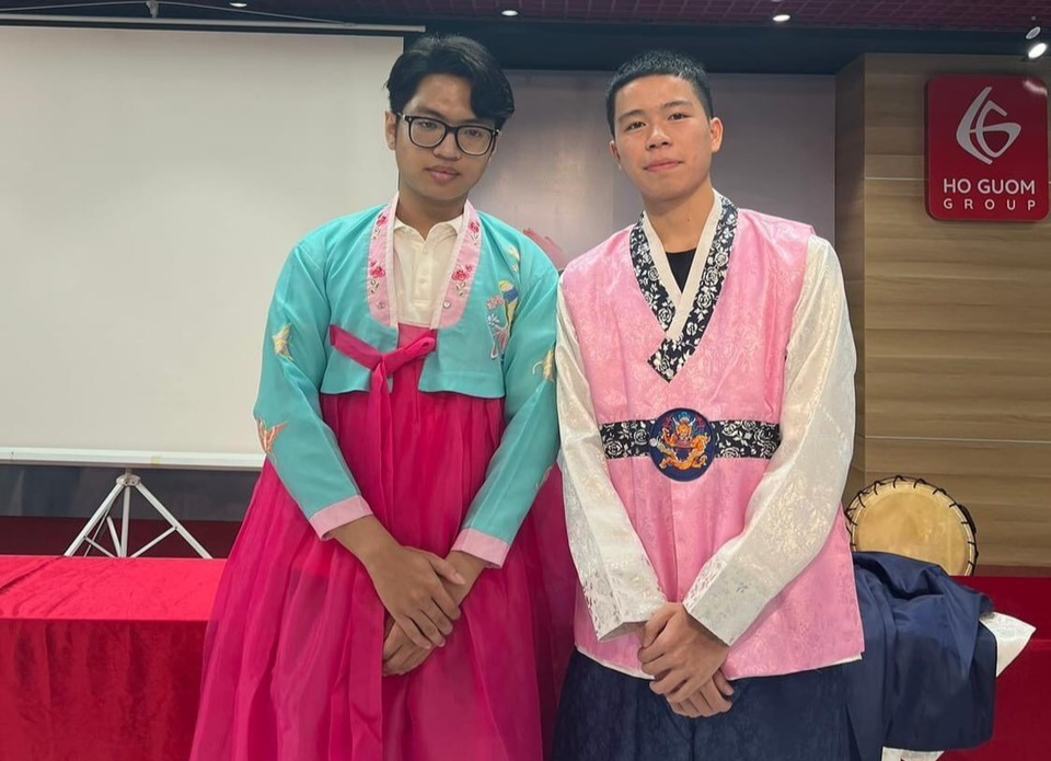 Học sinh Việt Nam trải nghiệm trở thành một người dân “xứ kim chi” thực thụ Học sinh Việt Nam trải nghiệm trở thành một người dân “xứ kim chi” thực thụ