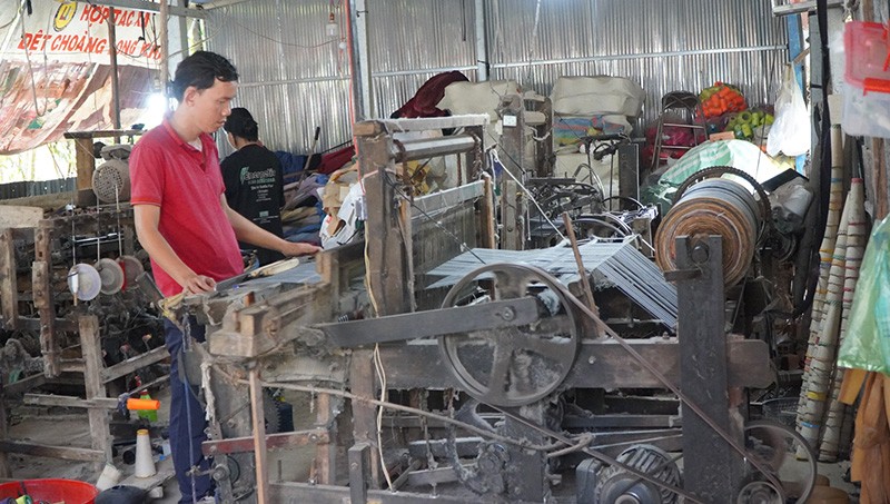 Công nhận Nghề dệt choàng trăm tuổi Hồng Ngự (Đồng Tháp) là di sản quốc gia