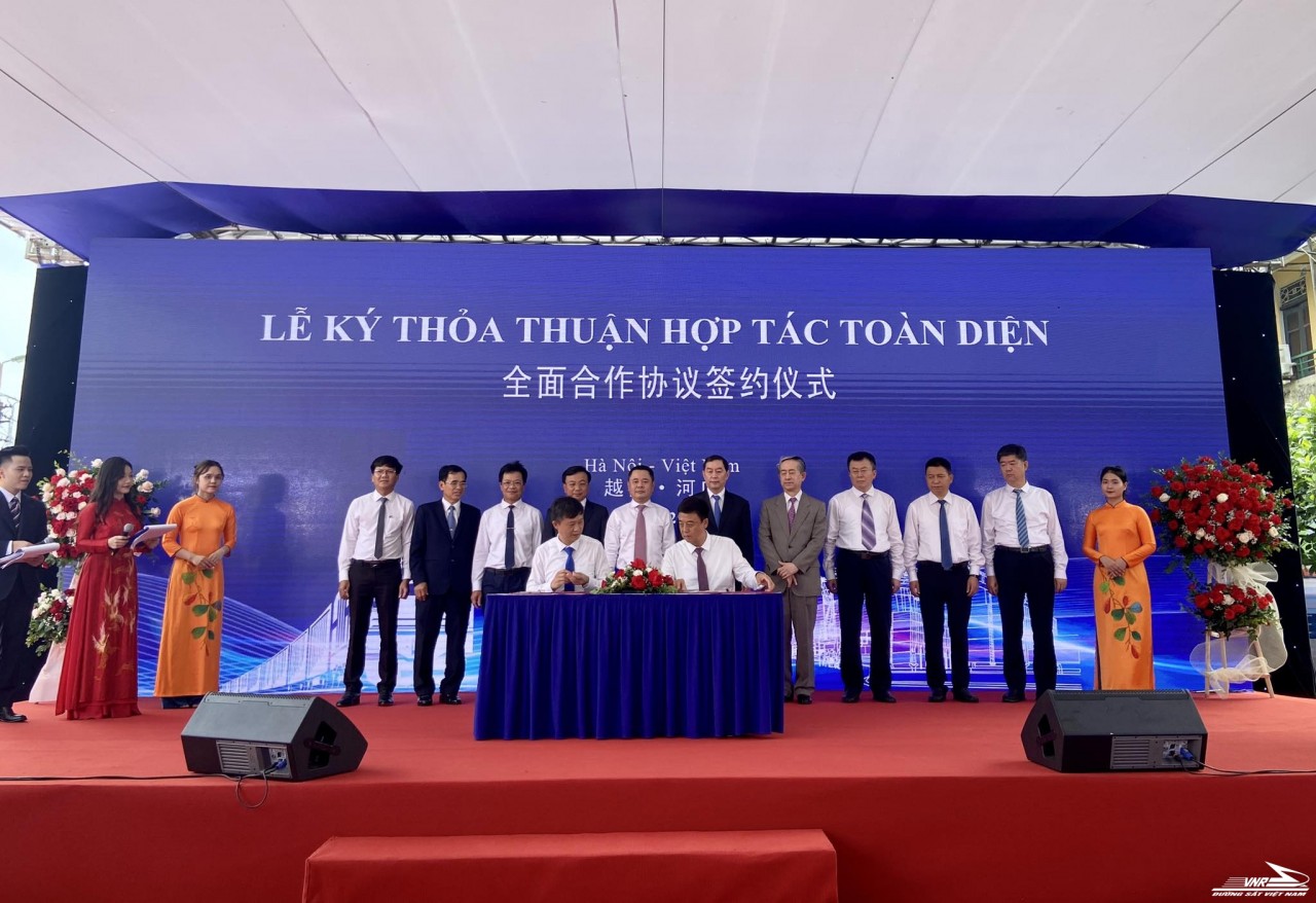 Chuyến tàu đầu tiên nối Thạch Gia Trang (Trung Quốc) - Hà Nội
