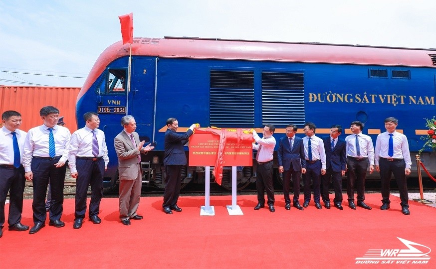Chuyến tàu đầu tiên nối Thạch Gia Trang (Trung Quốc) - Hà Nội
