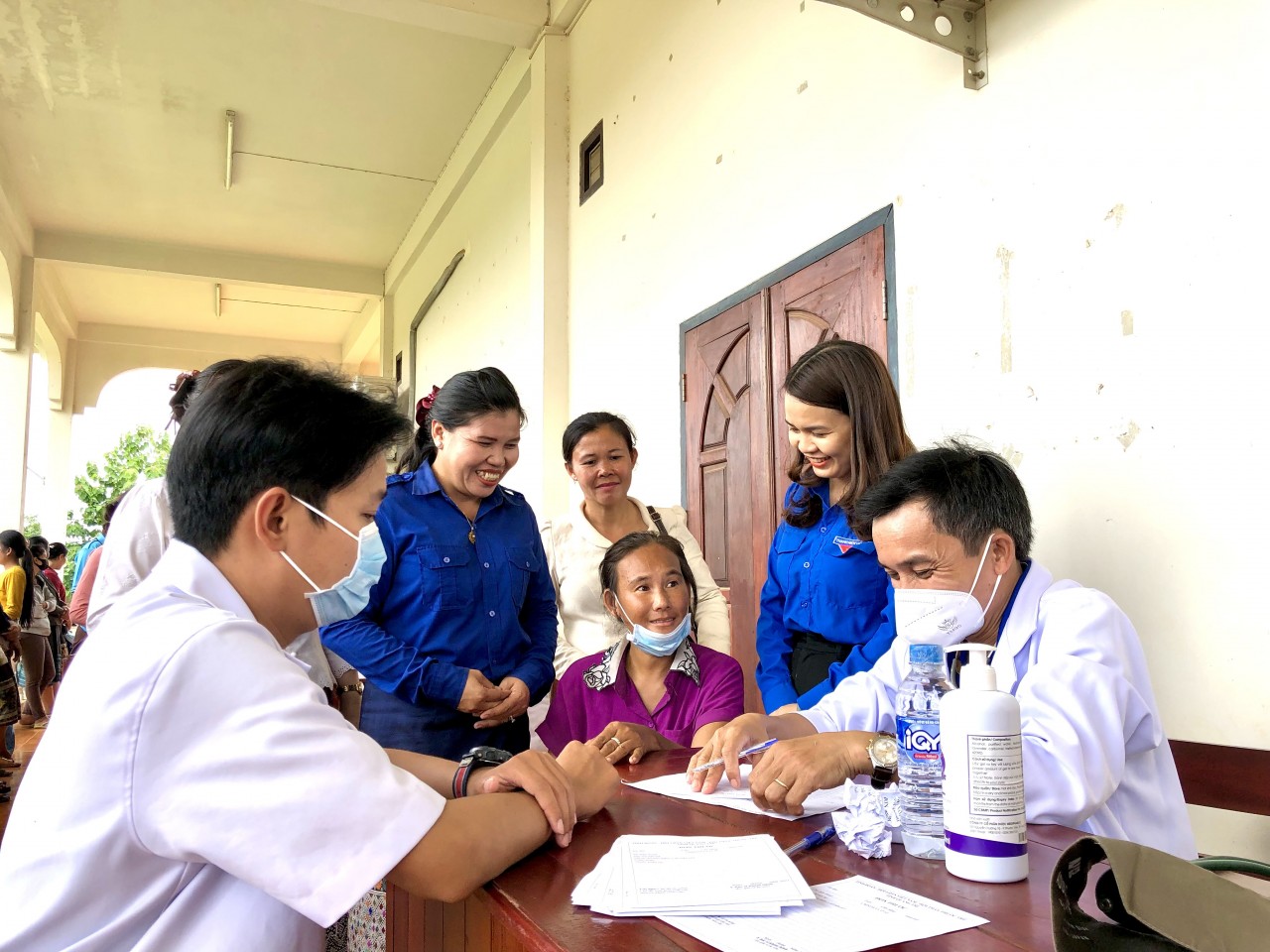 Sôi nổi các hoạt động tình nguyện hè của thanh niên Việt Nam tại Lào