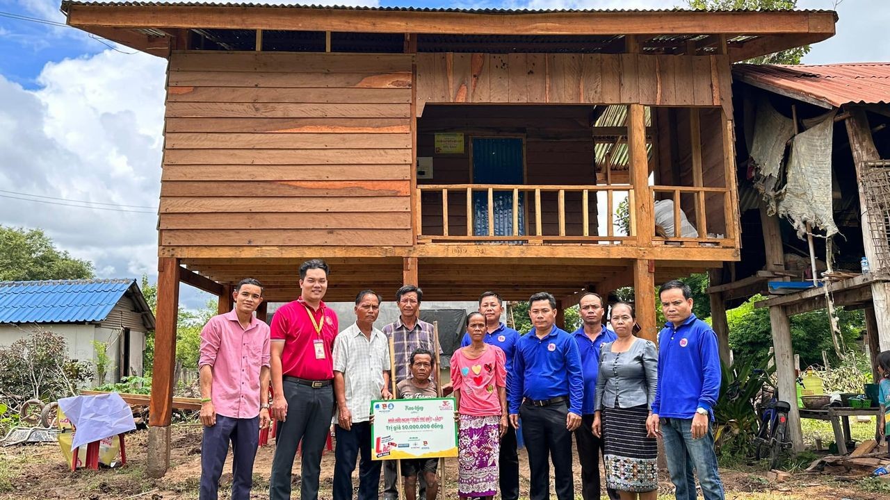 Sôi nổi các hoạt động tình nguyện hè của thanh niên Việt Nam tại Lào