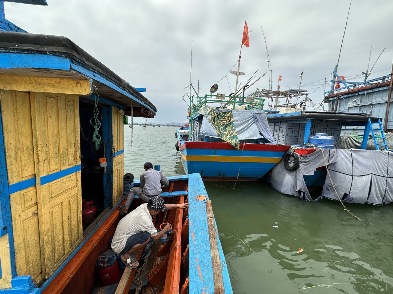 Núi Thành, Quảng Nam: Người già đi biển