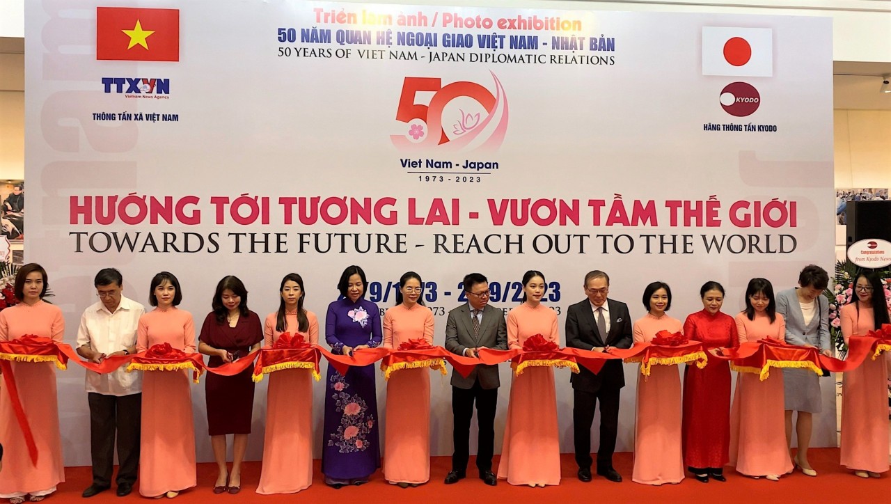 Lắng đọng những khoảnh khắc đáng nhớ của nửa thế kỷ quan hệ Việt Nam - Nhật Bản Lắng đọng những khoảnh khắc đáng nhớ của nửa thế kỷ quan hệ Việt Nam - Nhật Bản