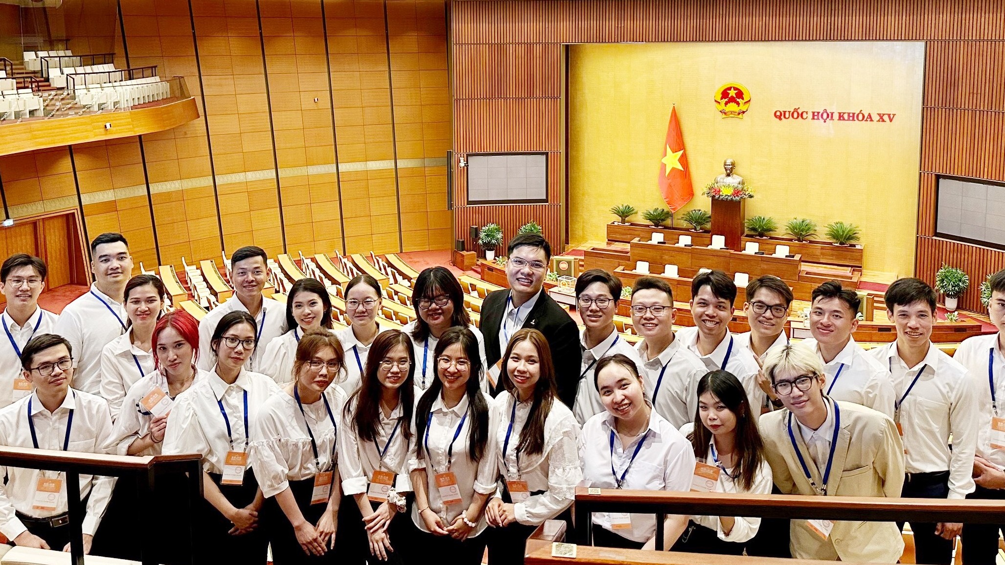 Khơi dậy niềm tự hào dân tộc của du học sinh tại LB Nga qua chuyến tham quan Toà nhà Quốc hội