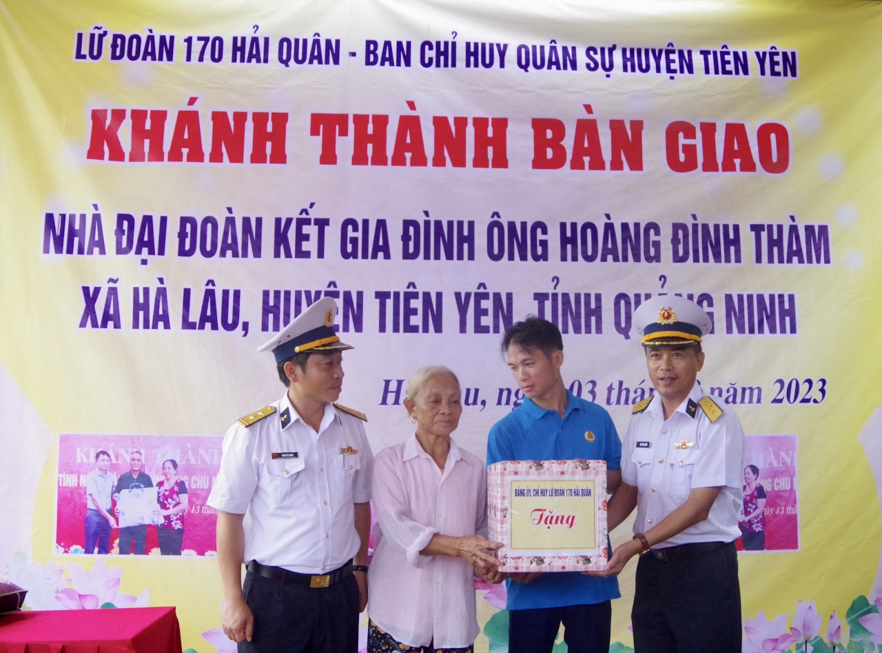 Lữ đoàn 170 bàn giao nhà đại đoàn kết tại Quảng Ninh