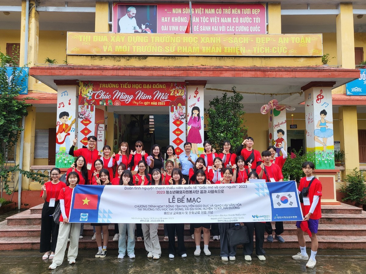 Thanh thiếu niên TP Cheonan (Hàn Quốc) truyền đam mê kỹ thuật số cho học sinh Hải Dương