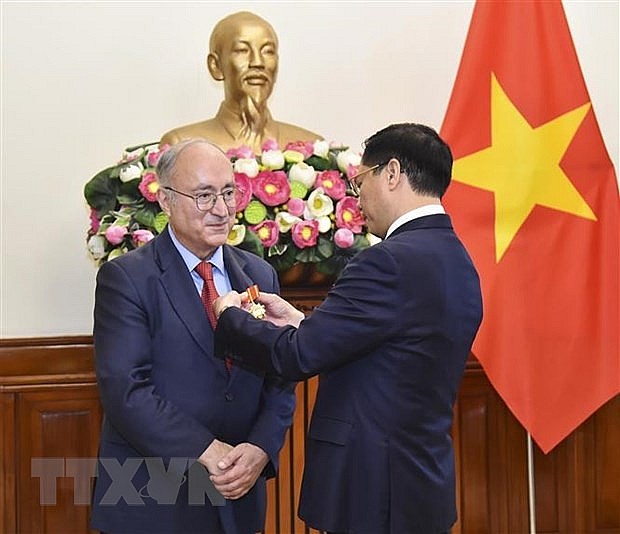 Tặng Huân chương Hữu nghị Chủ tịch Tổ chức Hỗ trợ đại học thế giới Đức | Châu Âu | Vietnam+ (VietnamPlus)