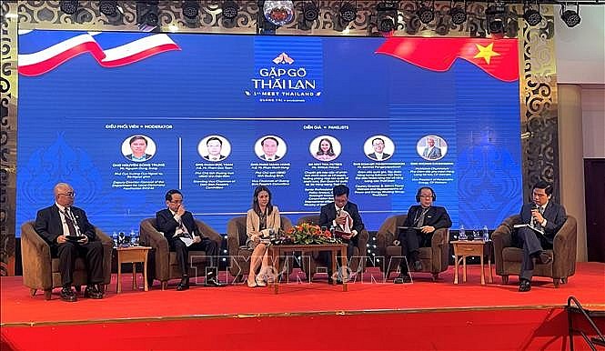 phiên thảo luận với chủ đề chính về năng lượng tái tạo và nông nghiệp công nghệ cao. 