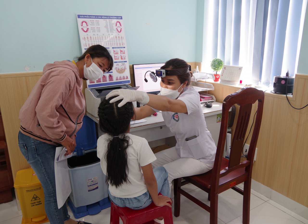 Bộ Tư lệnh Vùng 4 và các đơn vị hải quân nhận đỡ đầu 35 con ngư dân