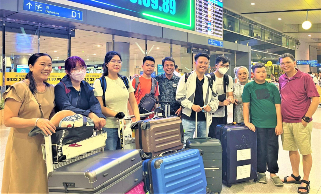 Đoàn sinh viên Việt Nam lên đường tham gia trại hè CityU