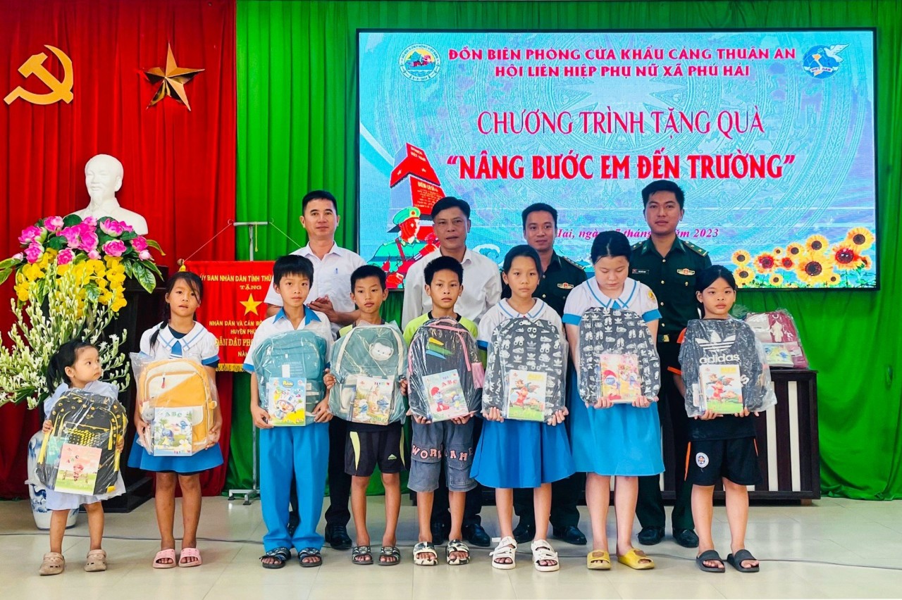 Nâng cao nhận thức pháp luật cho phụ nữ khu vực biên giới biển