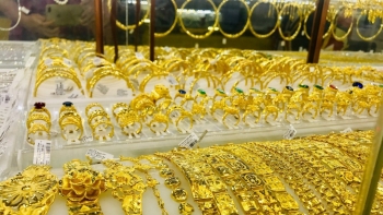 USD quay đầu tăng giá, gây áp lực lên vàng