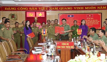 cong an ba tinh thu a thien hue se kong va salavan la o hop tac dam bao an ninh trat tu vung bien