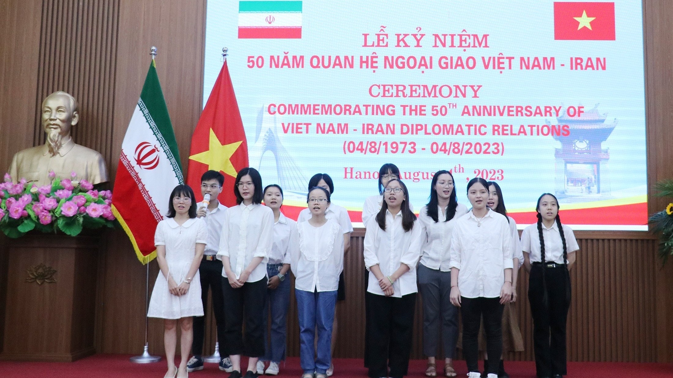 Chìa khóa ngôn ngữ mở cánh cửa đến xứ sở "nghìn lẻ một đêm"