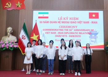 Chìa khóa ngôn ngữ mở cánh cửa đến xứ sở 