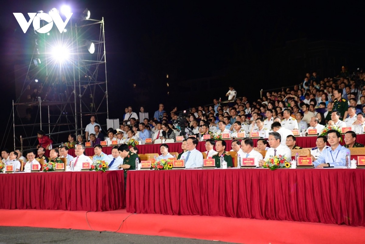 Toàn cảnh chương trình chính luận nghệ thuật “Mạnh giàu từ biển quê hương”
