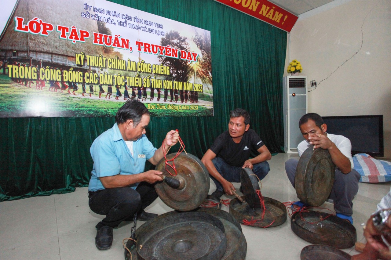 Nghệ nhân Ba Na tích cực bảo tồn văn hóa cồng chiêng