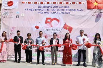 Hơn 7.000 người tham gia lễ hội Giao lưu văn hóa Việt Nam - Nhật Bản tại Okinawa