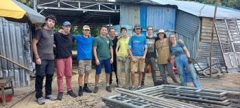 Thanh niên quốc tế cùng xây nhà tình thương cho hộ gia đình Việt