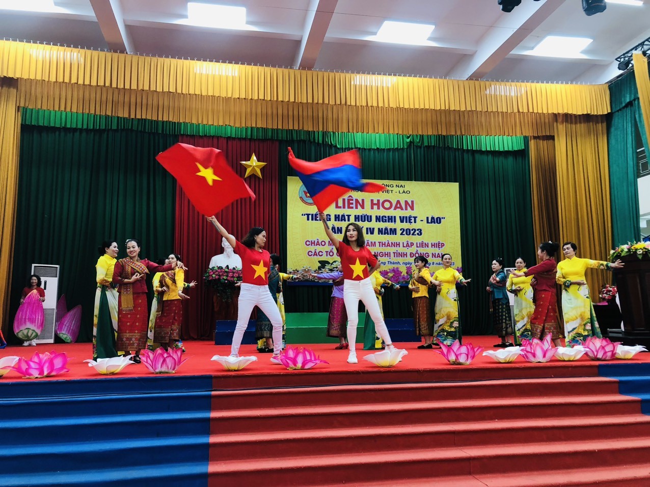 Tiếng hát ngợi ca tình hữu nghị Việt - Lào