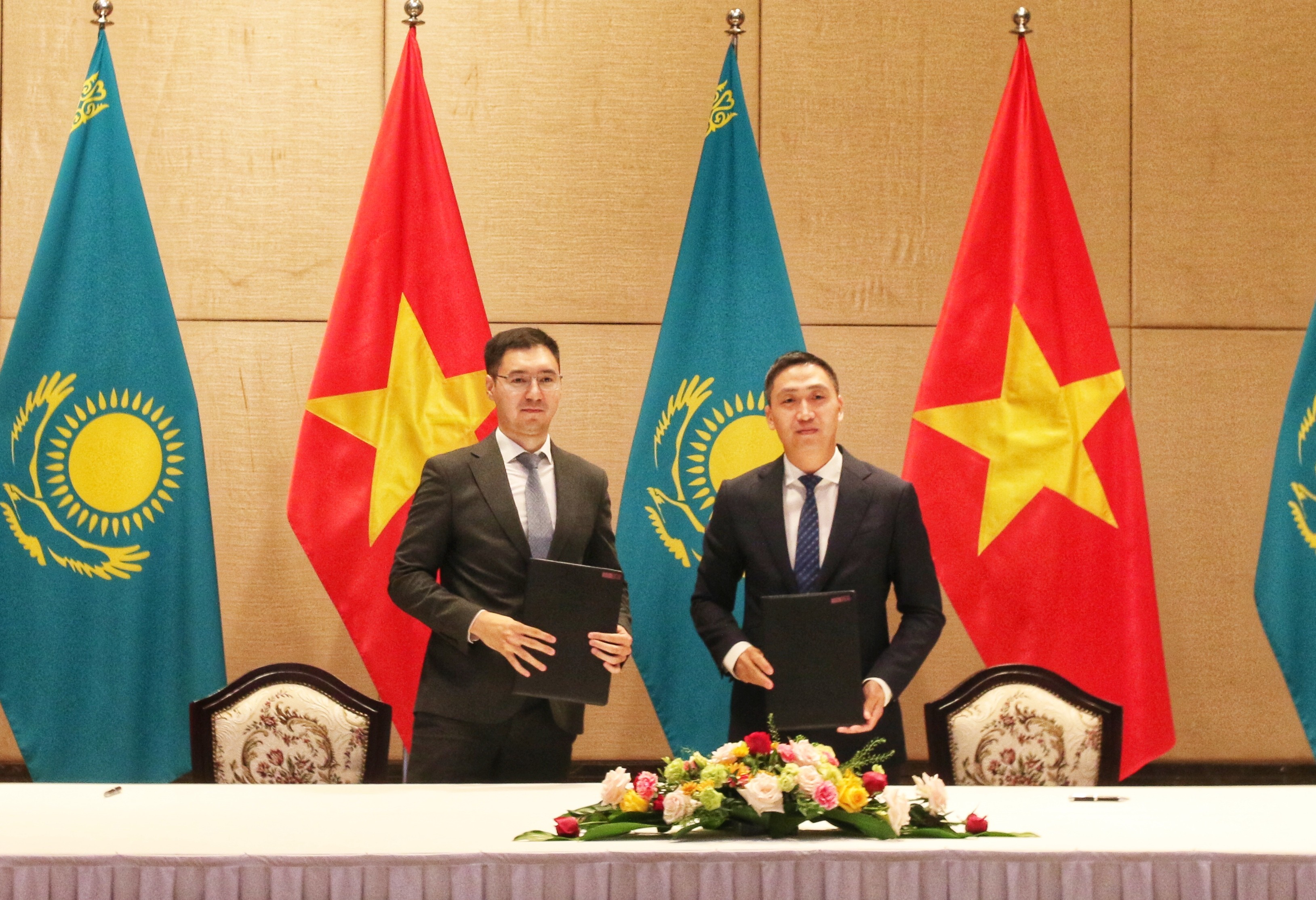Việt Nam và Kazakhstan ký kết 8 văn kiện hợp tác đa lĩnh vực