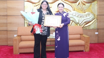 Vinh danh đóng góp của Đại sứ Tatiana Pugh Moreno trong việc thúc đẩy tình đoàn kết, hữu nghị Việt Nam - Venezuela