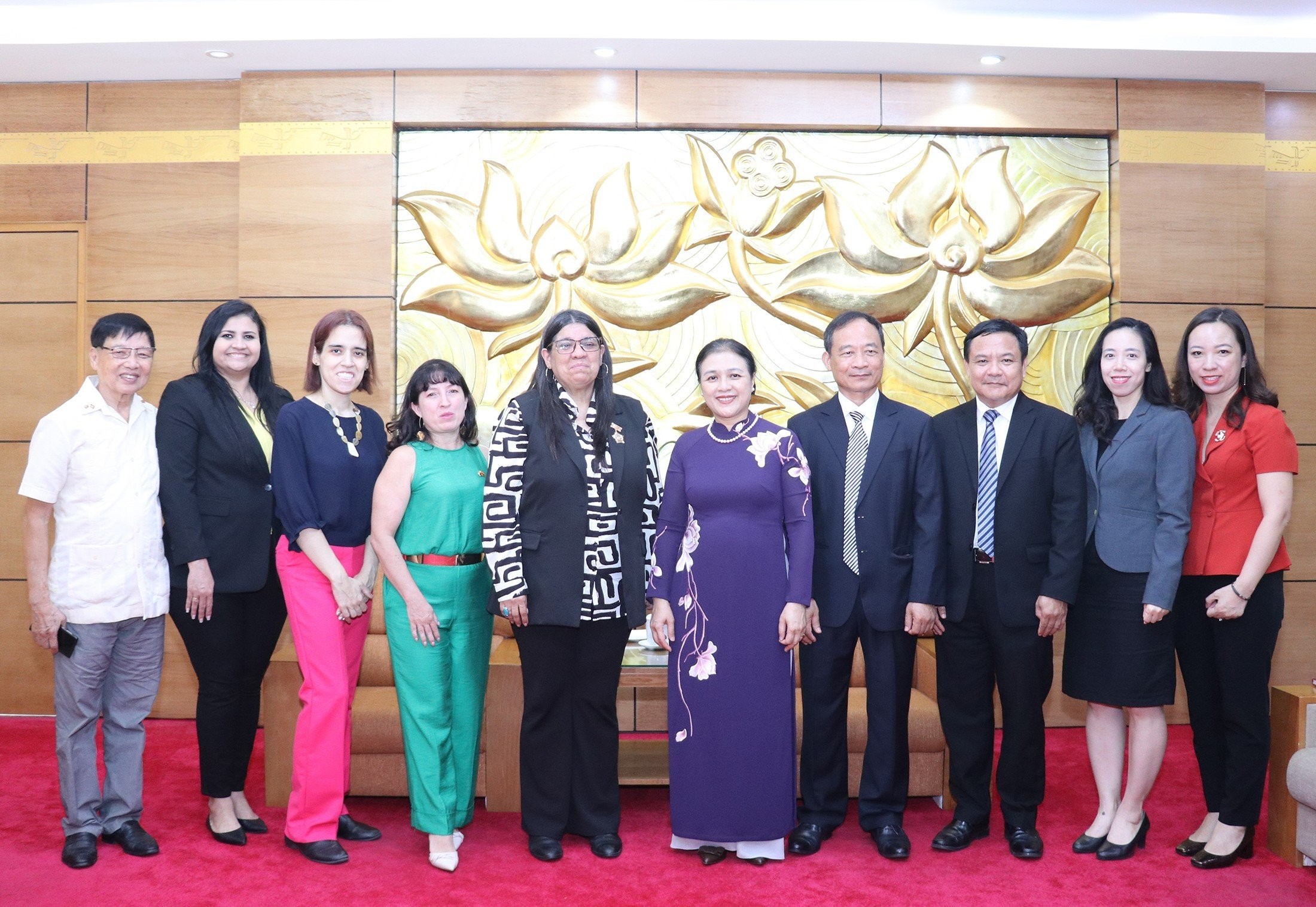 Vinh danh đóng góp của Đại sứ Tatiana Pugh Moreno trong việc thúc đẩy tình đoàn kết, hữu nghị Việt Nam - Venezuela