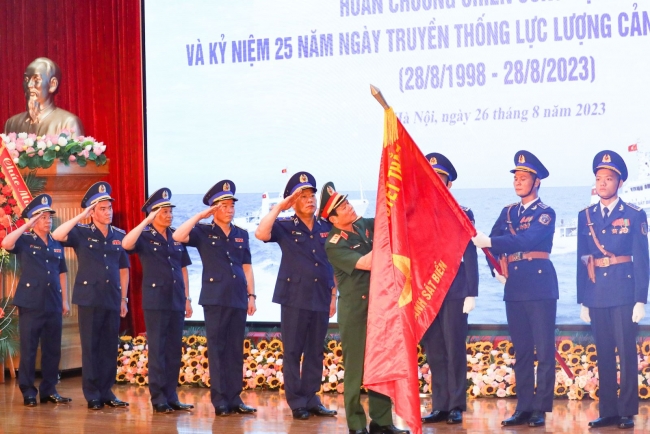 Cảnh sát biển bảo vệ chủ quyền bằng biện pháp pháp luật