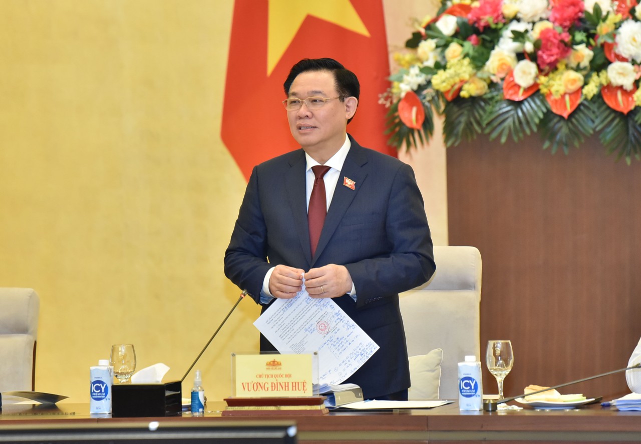 Chủ tịch Quốc hội Vương Đình Huệ chủ trì phiên họp. (Ảnh: Báo Đại biểu nhân dân)