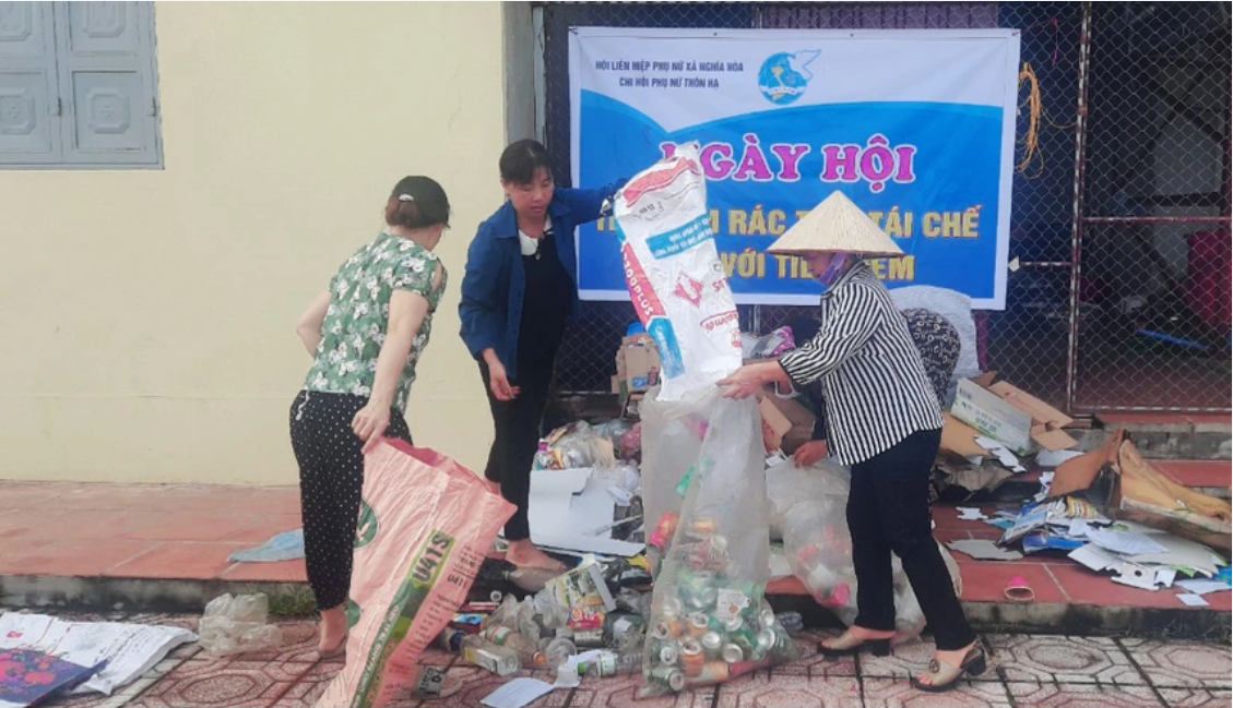 Phụ nữ huyện Lạng Giang, tỉnh Bắc Giang, với hoạt động bảo vệ môi trường. (Ảnh: KT)