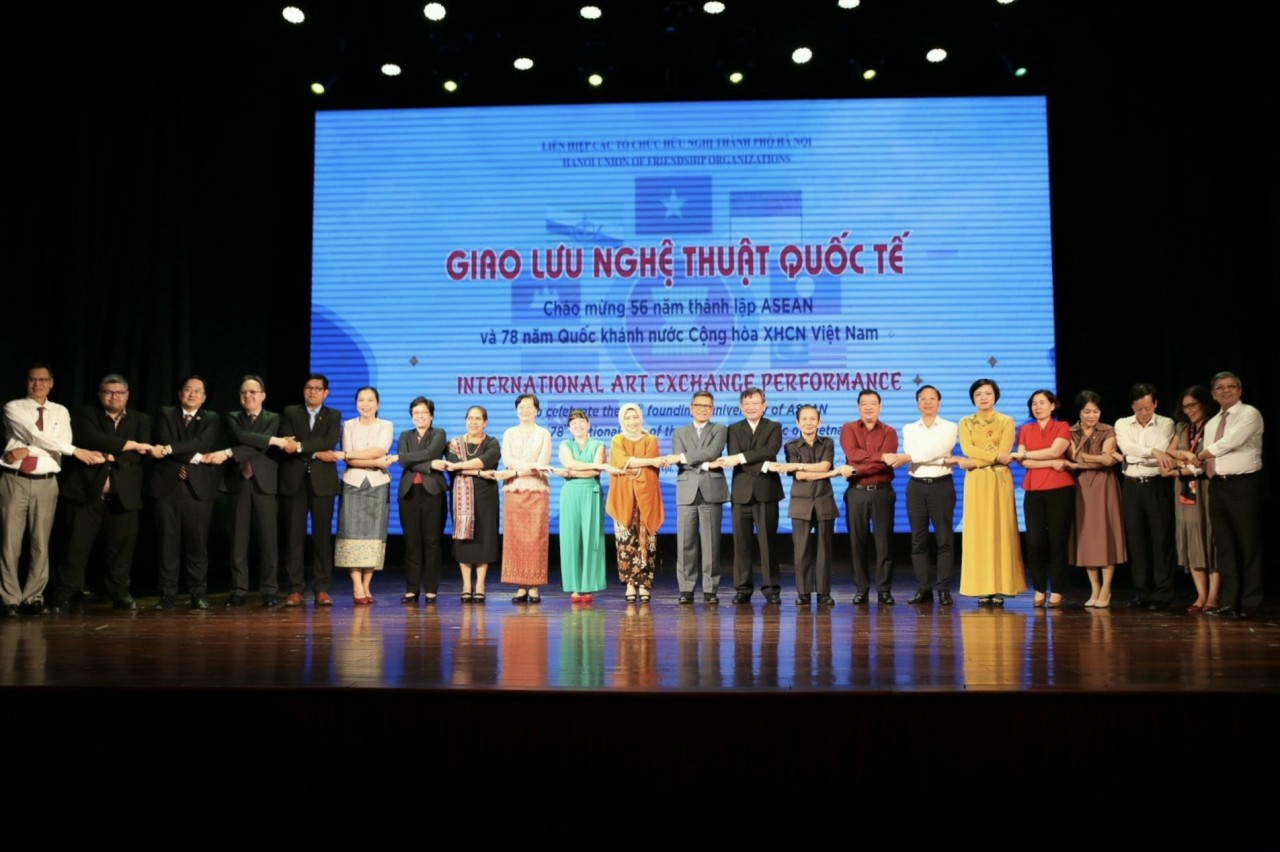 Giao lưu nghệ thuật tôn vinh sắc màu văn hóa ASEAN