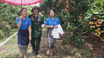 Chủ tịch Hội hữu nghị Lào - Việt Nam chúc mừng Quốc khánh Việt Nam