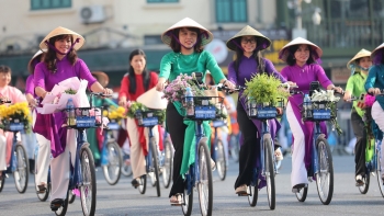 Mọi miền Tổ quốc rộn ràng đón Tết Độc lập